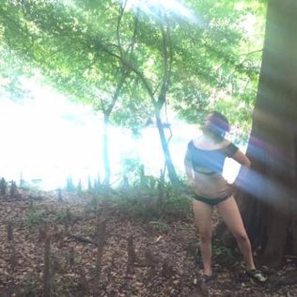 Meet your Posher, Whitney - Picture 1 of 1